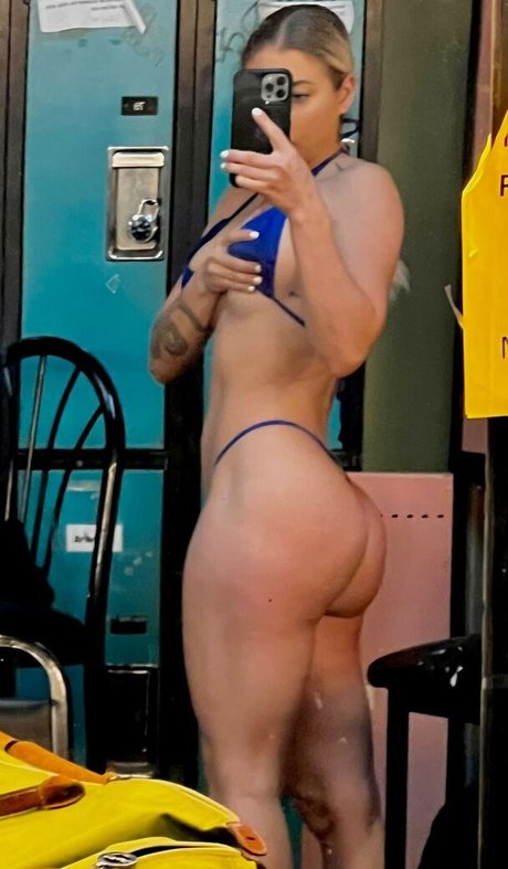 Tirzah Roslansky onlyfans model images