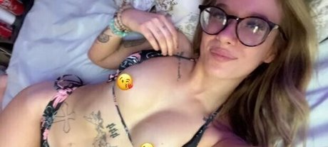 madinoelll onlyfans strip tease