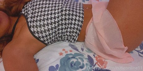cutieonline11 onlyfans images