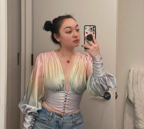 Mxmtoon sex onlyfans