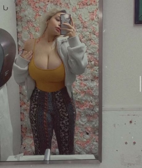 Bubble Bella onlyfans.