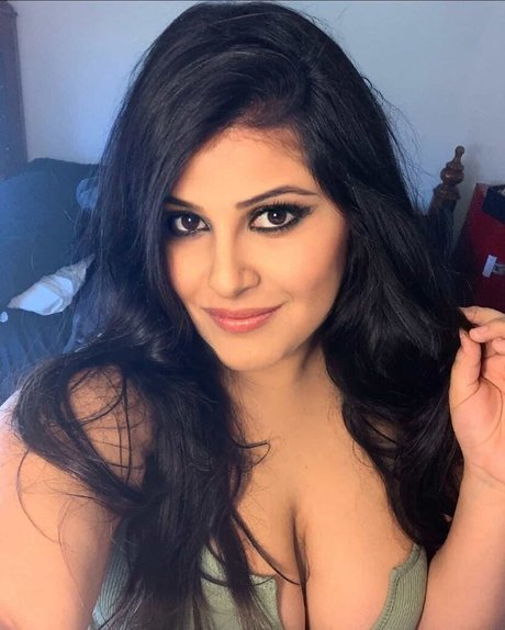 Damini Arora onlyfans nudes