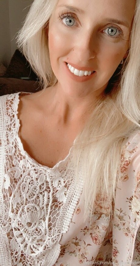 Bexwhitemodel onlyfans strip tease