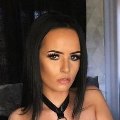 Courtney Young onlyfans page