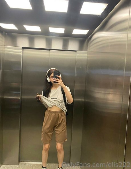 Elis222 onlyfans nude content