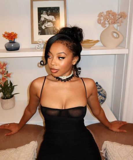 Cleopatra Lee hot onlyfans