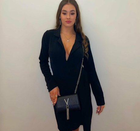 Sydney Etherington onlyfans creator