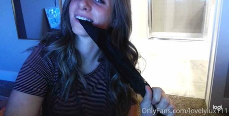 luxlovely111 onlyfans model images