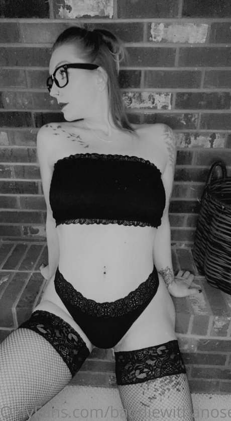 baddiewithanosering onlyfans boobs