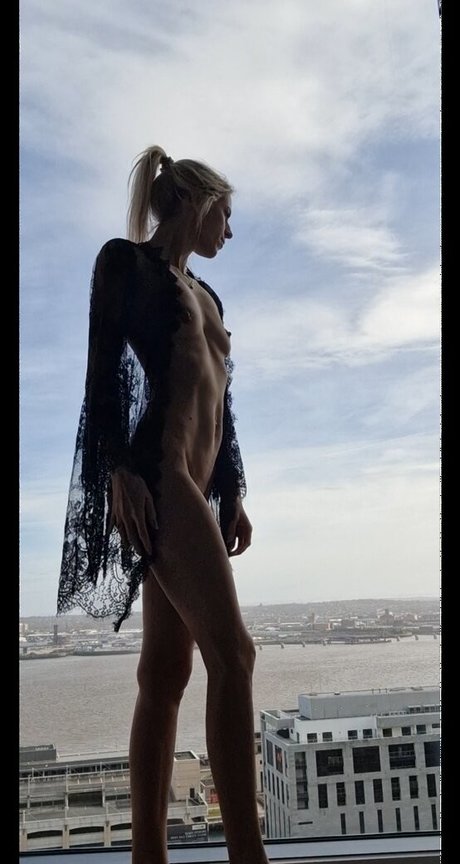 Amber Riivers feet onlyfans