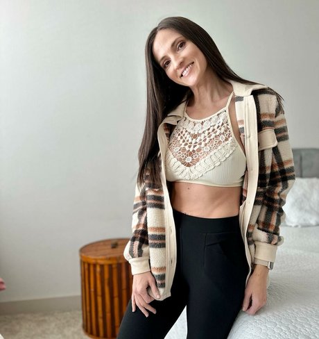 Aunna Harris nude only fans