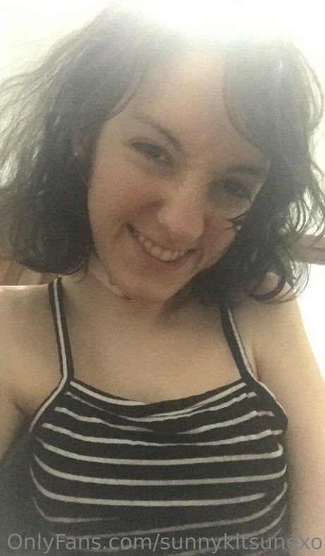 sunnykitsunexo onlyfans leaked tits
