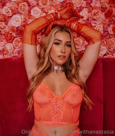 snackinwithanastasia pics onlyfans