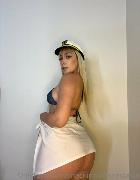 snackinwithanastasia onlyfans explicit content