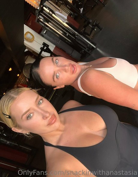 snackinwithanastasia onlyfans leaks nude