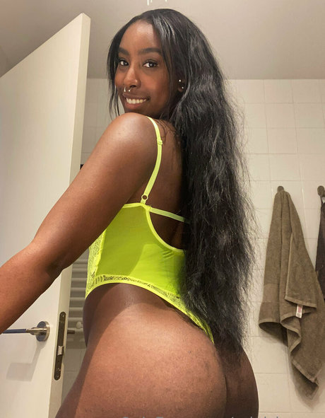 ariel brown pics onlyfans