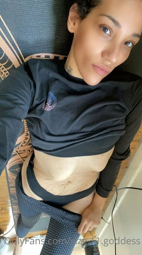 size 11 goddess onlyfans model photos
