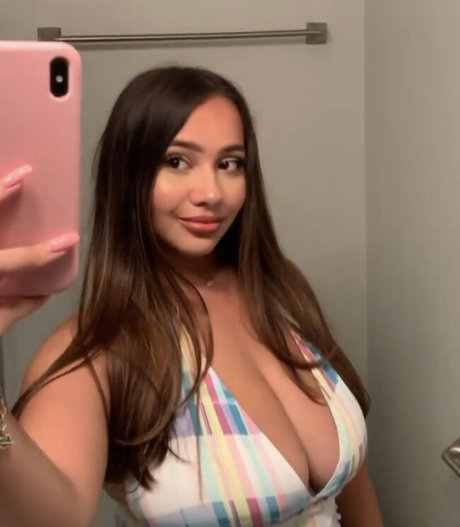 Ellie Johnston leaked only fans porn