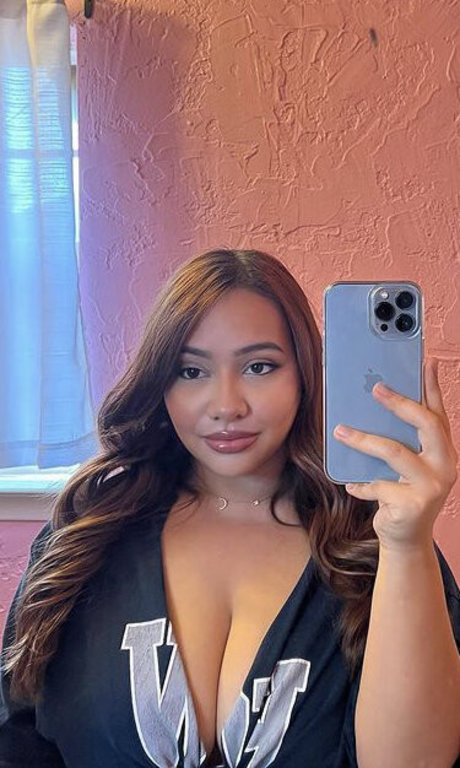 Ellie Johnston onlyfans public photos