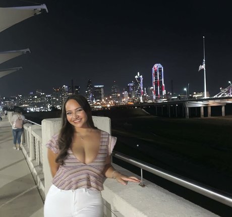 Ellie Johnston onlyfans nude pictures