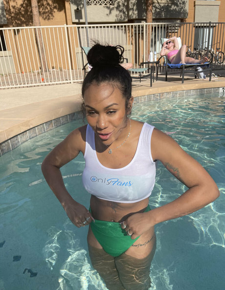 thatonegirlmikeyvlogs onlyfans nude photos