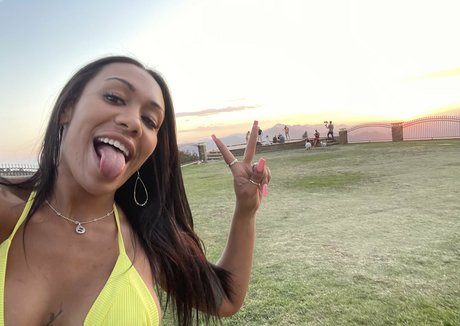 thatonegirlmikeyvlogs onlyfans sex leaks