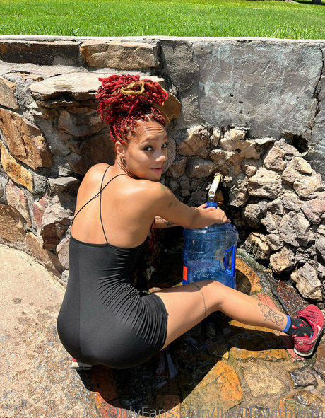 leahsade onlyfans porn leaks