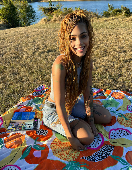 leahsade topless onlyfans