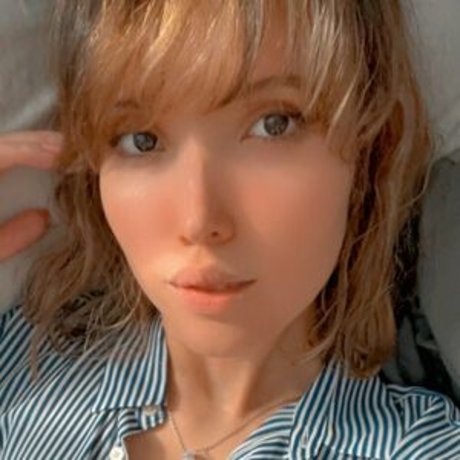 strawbeegirlkairi onlyfans leaked photos