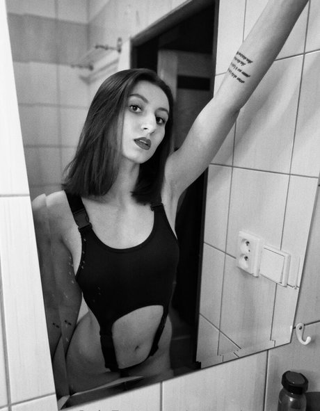 amyvalentinexxx onlyfans nude content