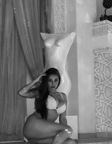 yaadashulya onlyfans content