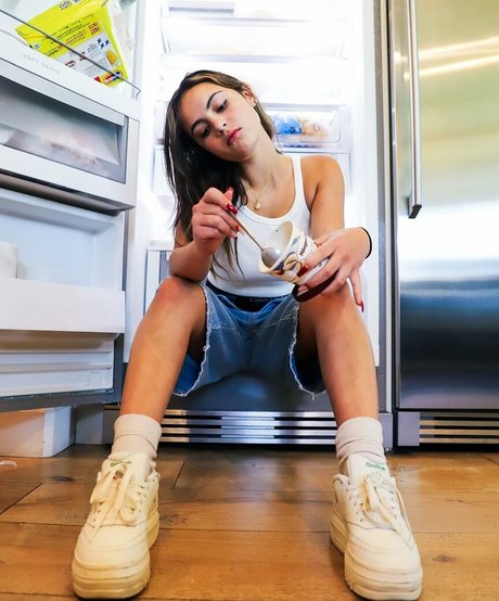 Sara Bella Harris onlyfans sex leaks