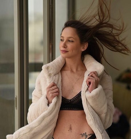 Emuna Zuzut onlyfans leak new