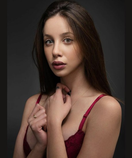 Emuna Zuzut porn onlyfans