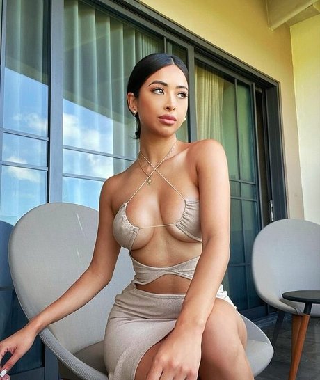 Enelly Urzua only fans pic