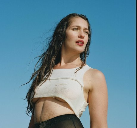 Lola Kirke onlyfans leaked