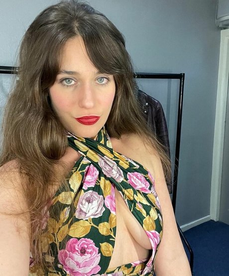 Lola Kirke en onlyfans