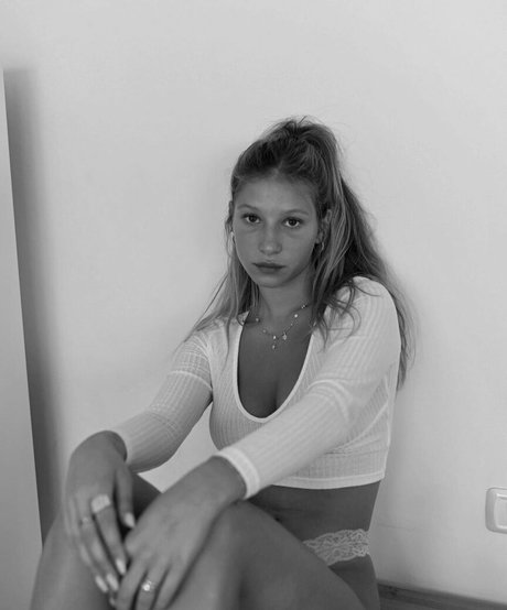 Roni Zouler onlyfans leakes