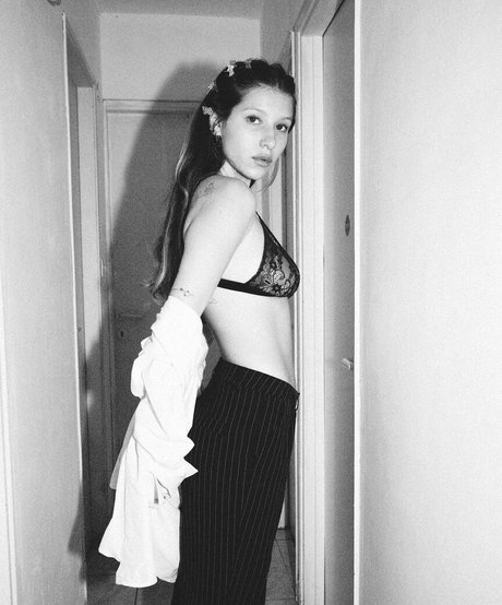 Roni Zouler feet onlyfans