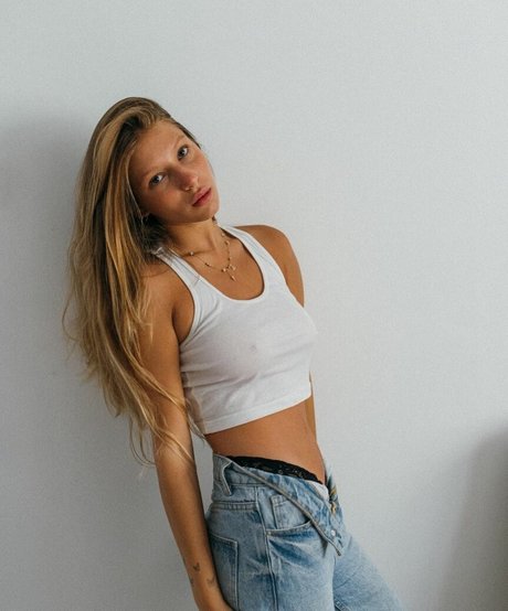 Roni Zouler onlyfans leak