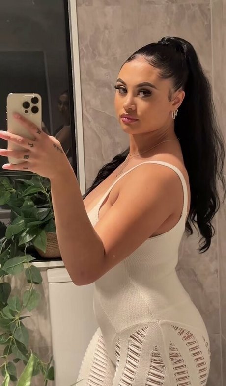 taylaraywhite onlyfans model images