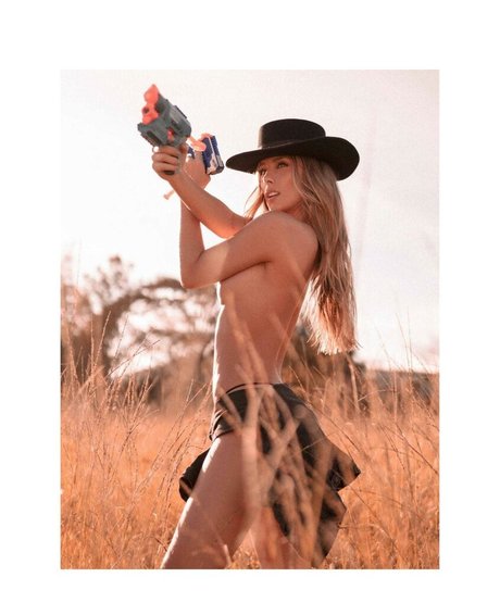 Aura Valderrama onlyfans posts