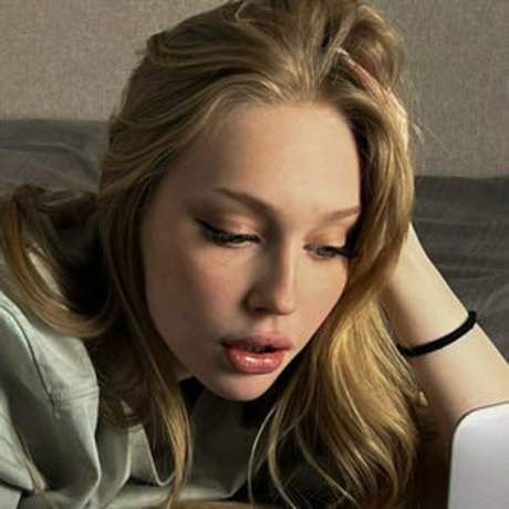 cutie kira onlyfans lesk