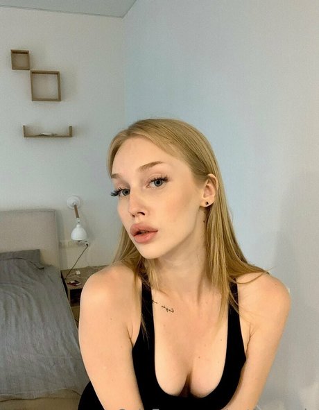 cutie kira onlyfans naked