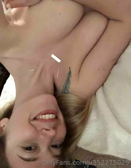 emilly xo nude on onlyfans