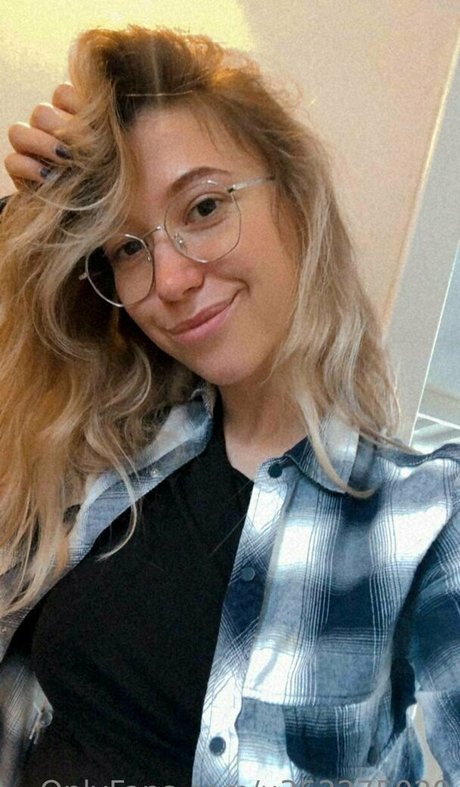 emilly xo nude porn onlyfans