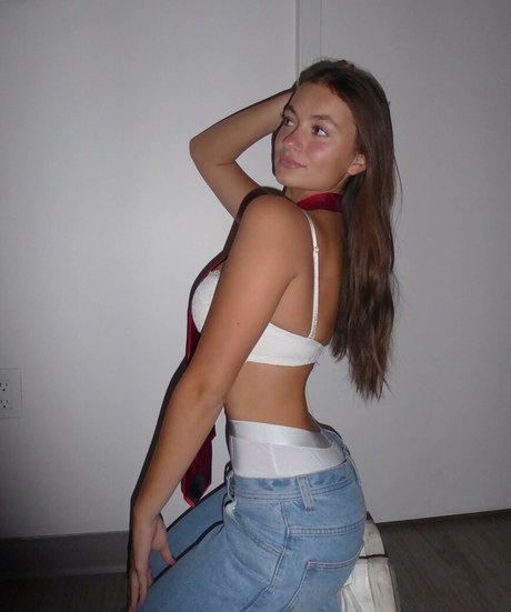 Elyssa Williams onlyfans topless