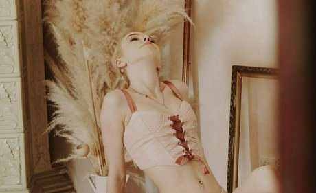 lilly blooms naked onlyfans