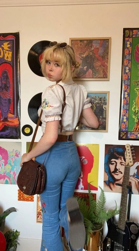 Issy Allen nsfw onlyfans