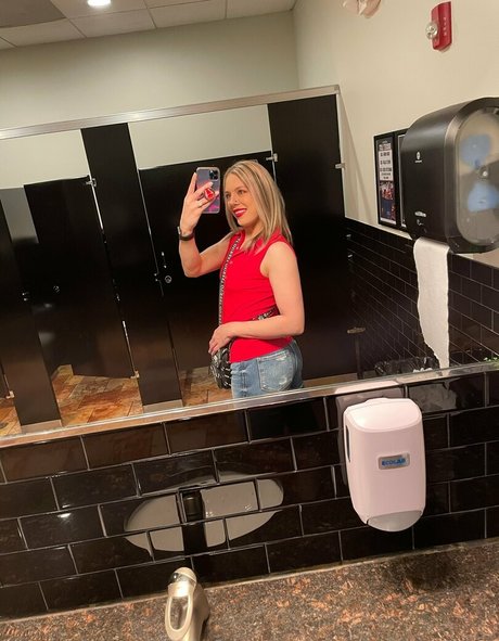 peachylanaxo onlyfans photos